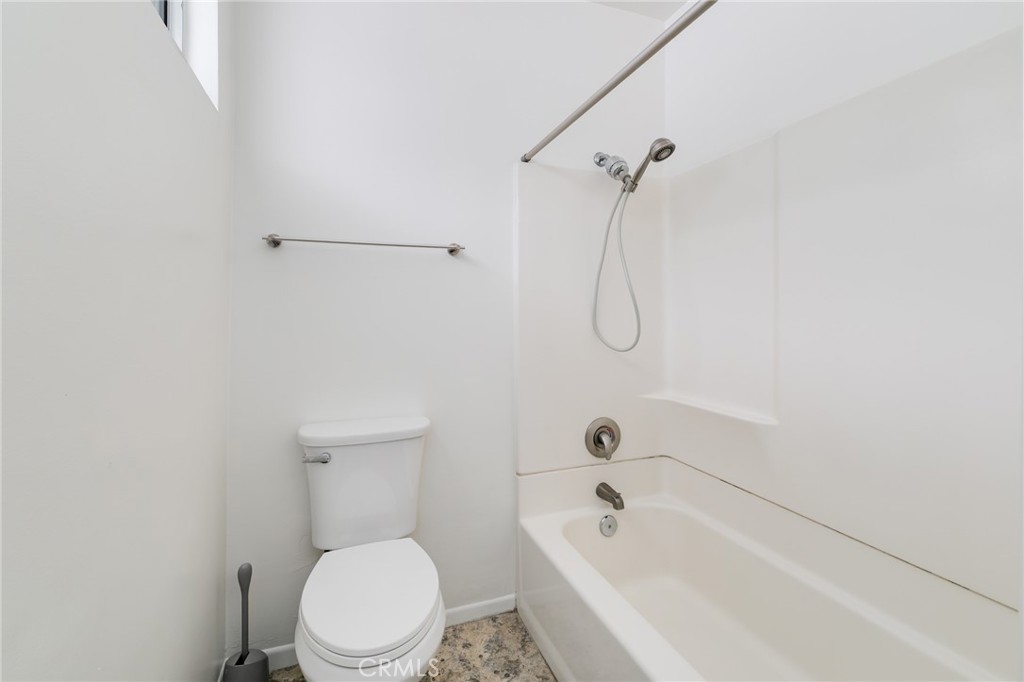 2128 Oak Crest