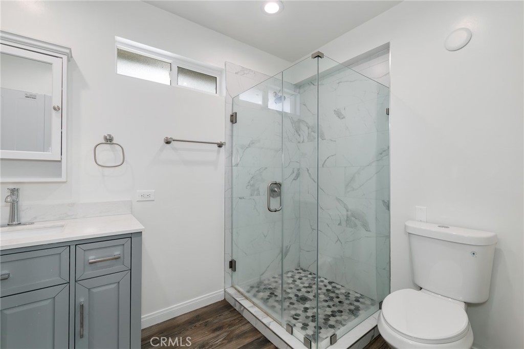 2128 Oak Crest
