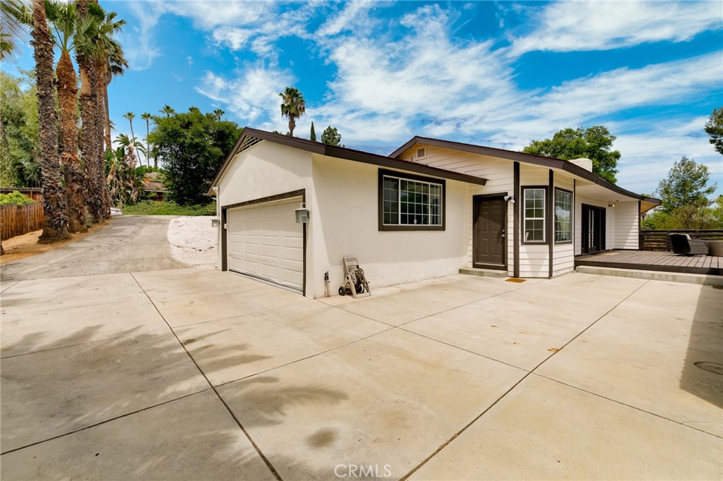 2128 Oak Crest