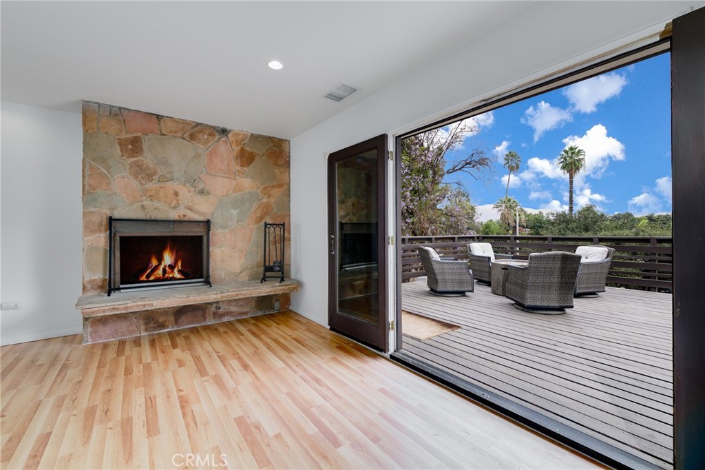 2128 Oak Crest