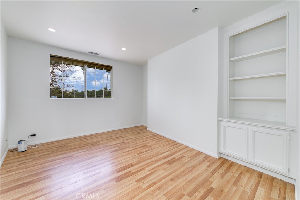2128 Oak Crest