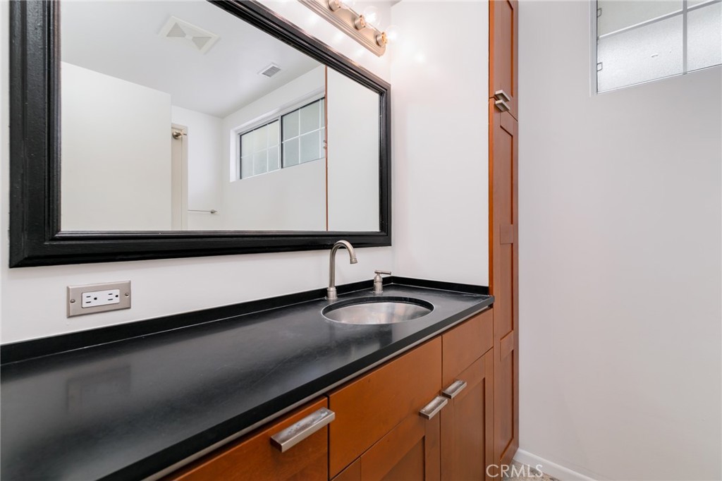 2128 Oak Crest