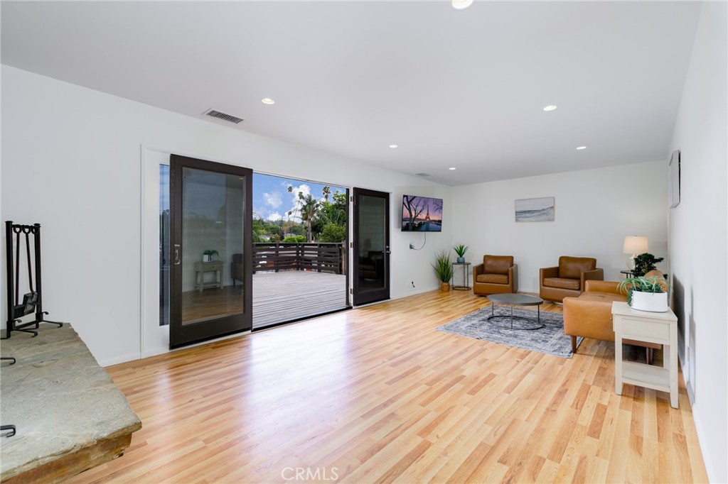 2128 Oak Crest