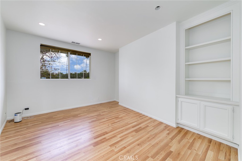 2128 Oak Crest