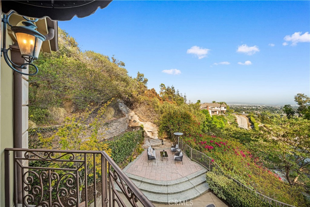325 N Terrace View
