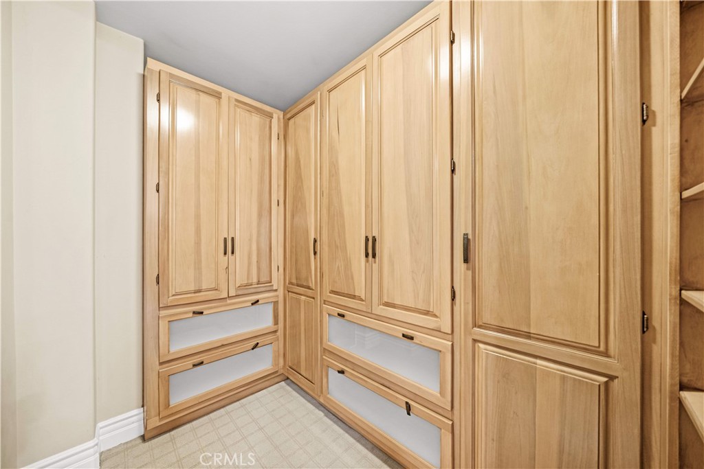 325 N Terrace View