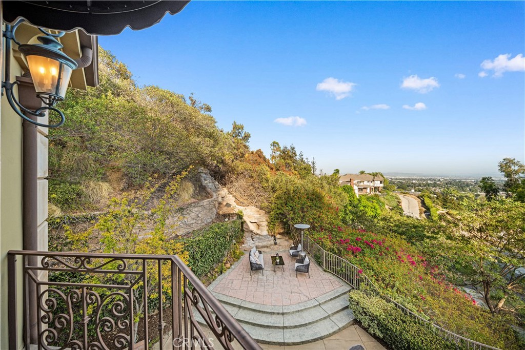 325 N Terrace View