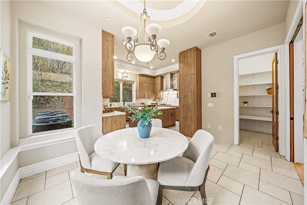325 N Terrace View