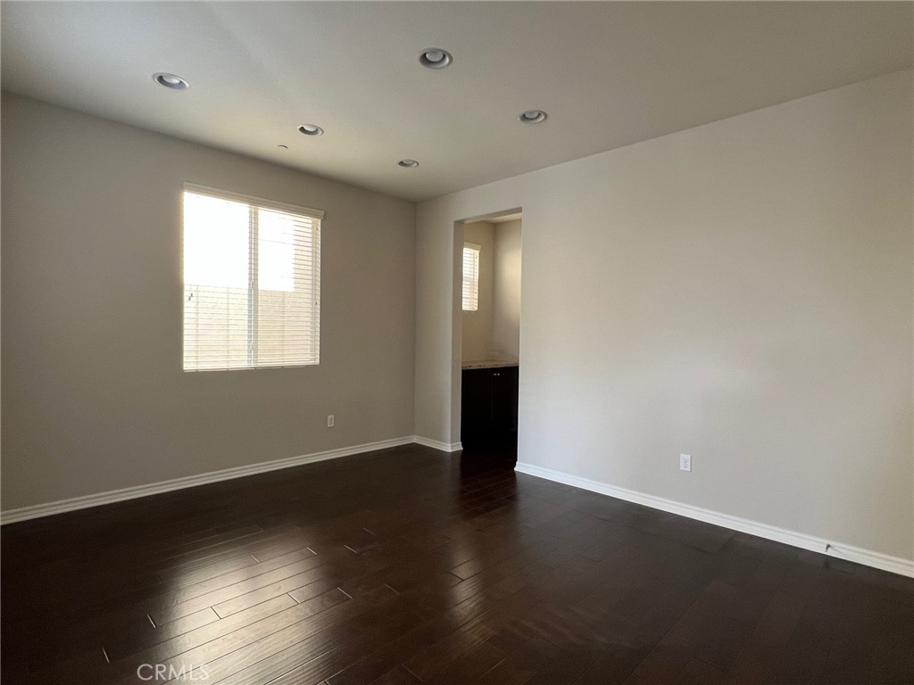 789 E Sierra Madre