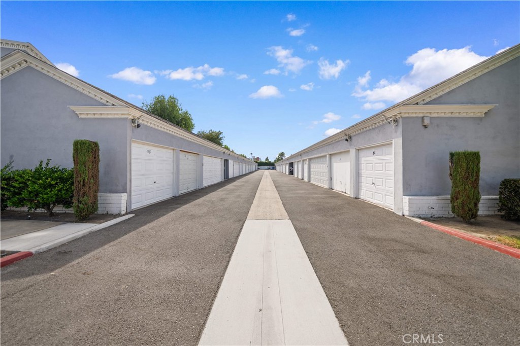 1611 S Pomona D13