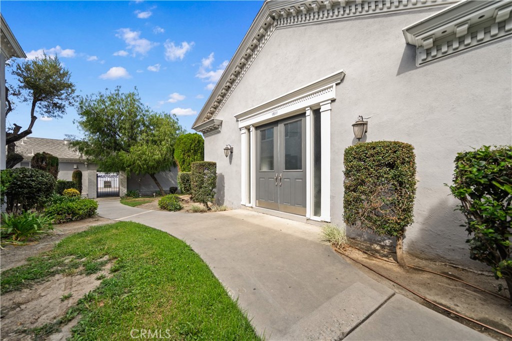 1611 S Pomona D13