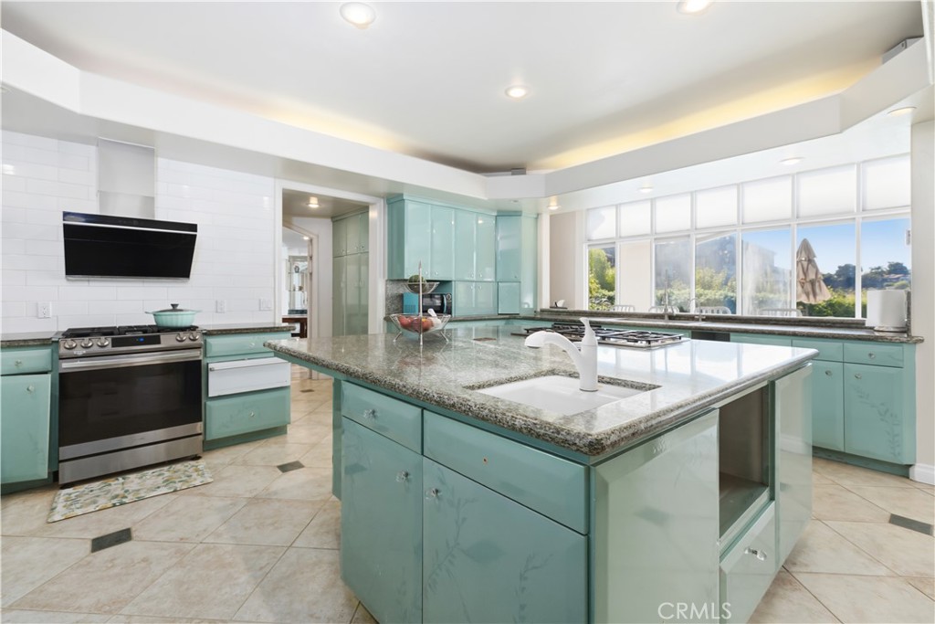 1527 Calle Cristina