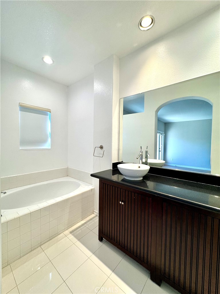 2072 Villa Del Lago Dr #A