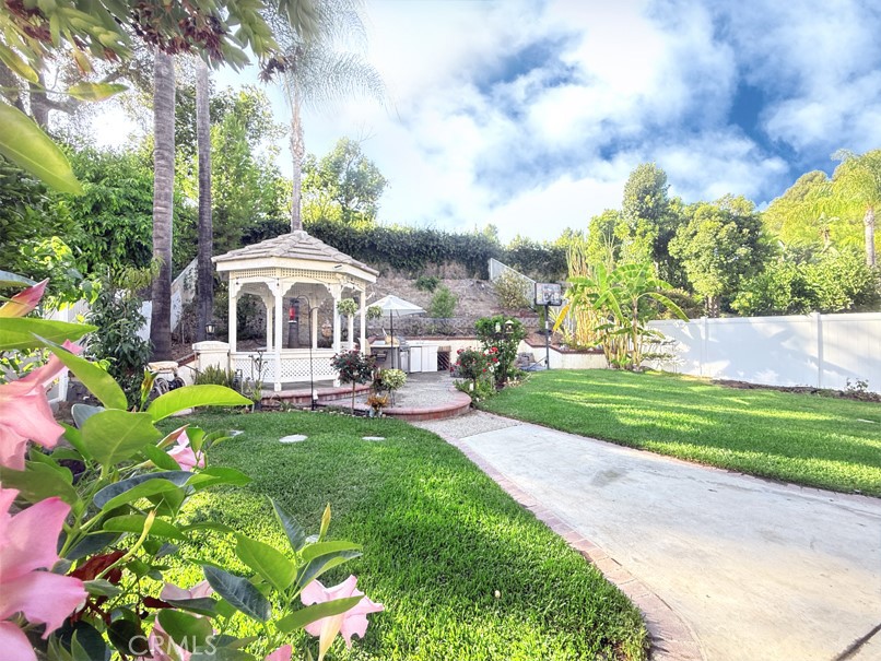 2026 Avenida Hacienda