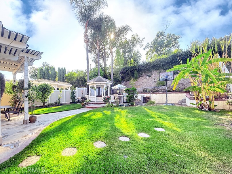 2026 Avenida Hacienda