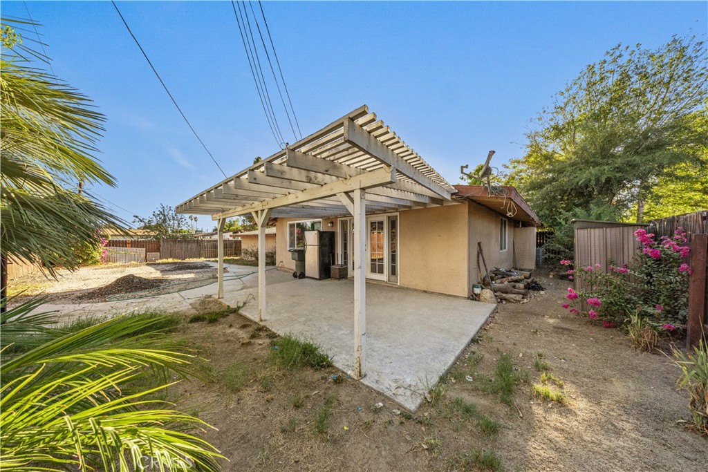 6790 El Cajon Dr