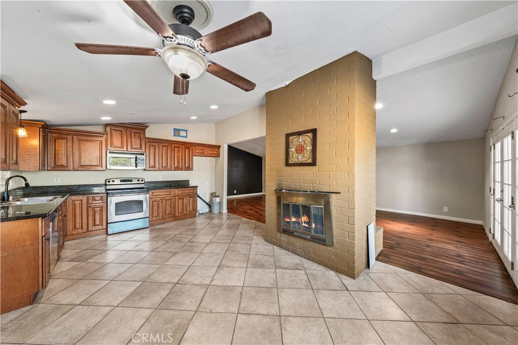 6790 El Cajon Dr