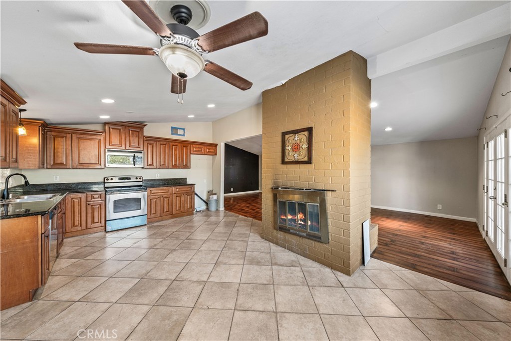 6790 El Cajon Dr