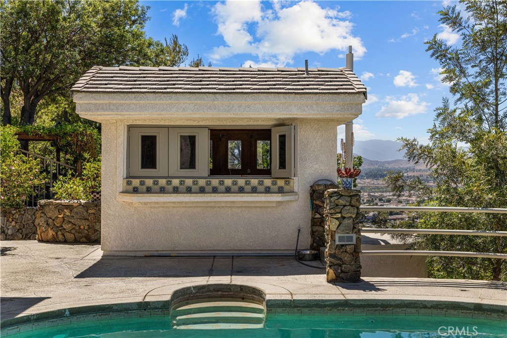 7440 Live Oak Drive