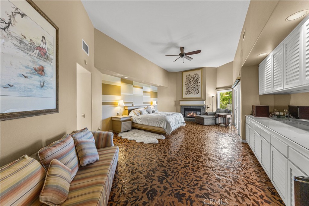 7440 Live Oak Drive