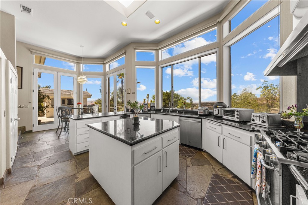 7440 Live Oak Drive