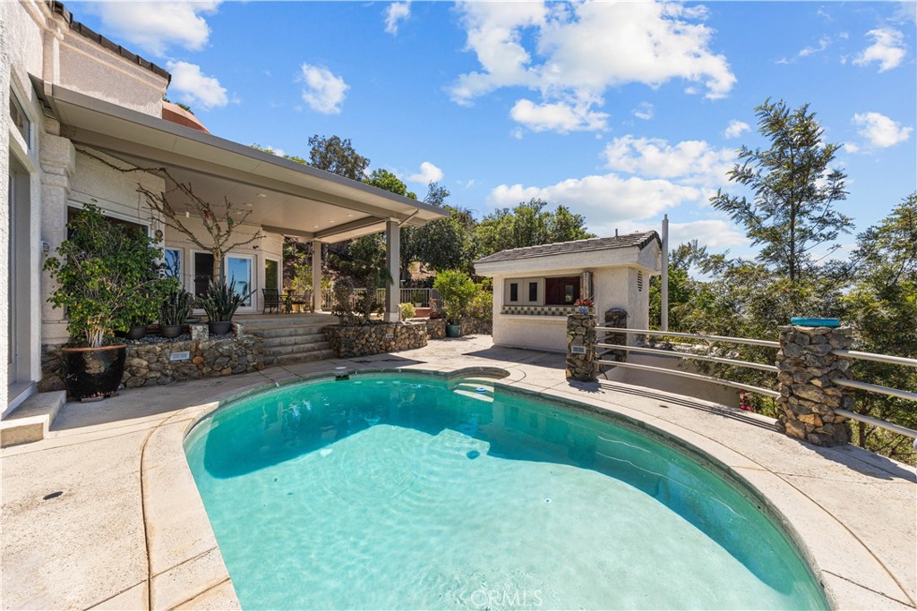 7440 Live Oak Drive