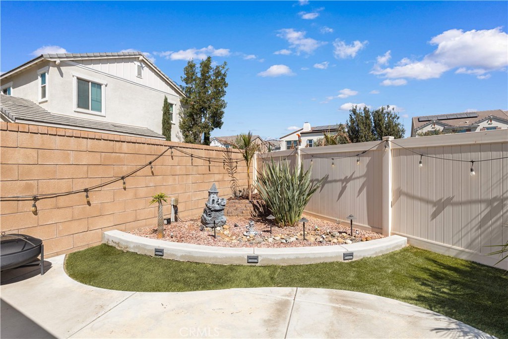 4838 S Monarch