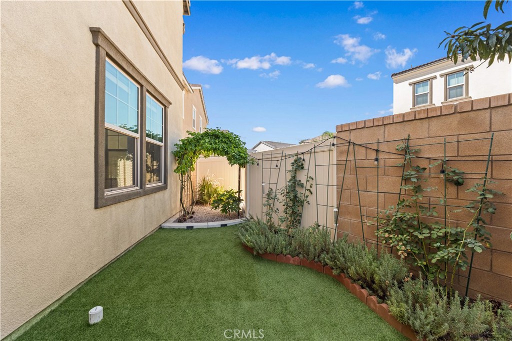 4838 S Monarch