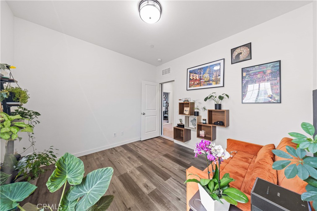 4838 S Monarch