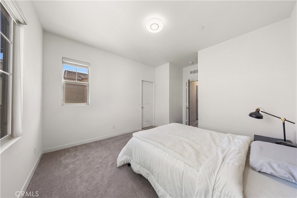 4838 S Monarch