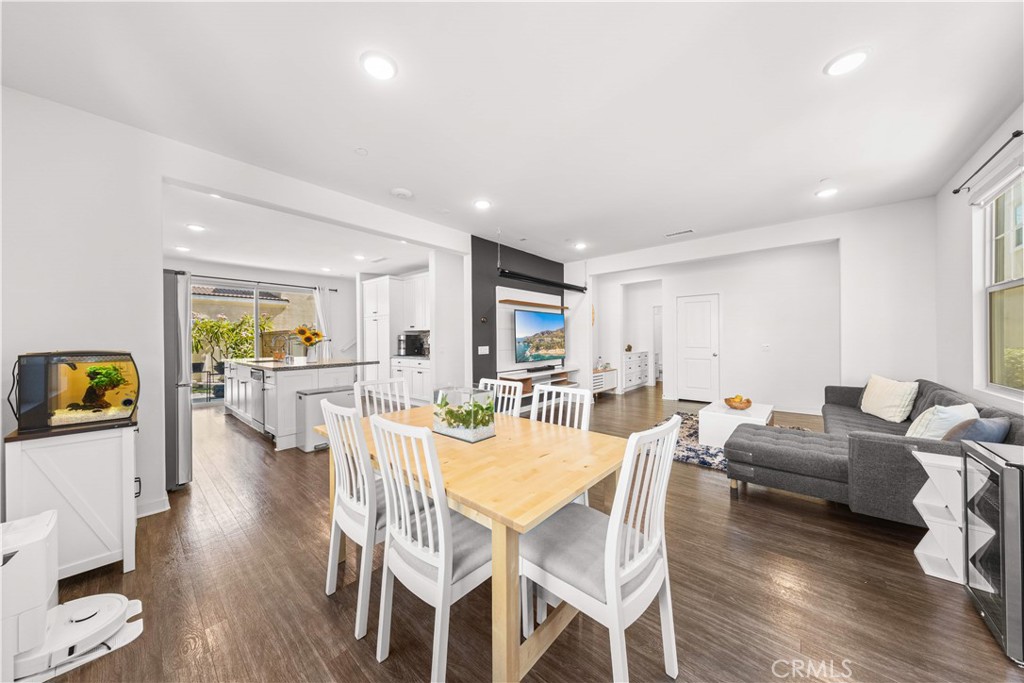 4838 S Monarch