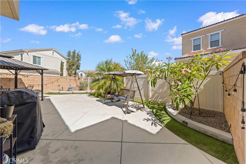 4838 S Monarch