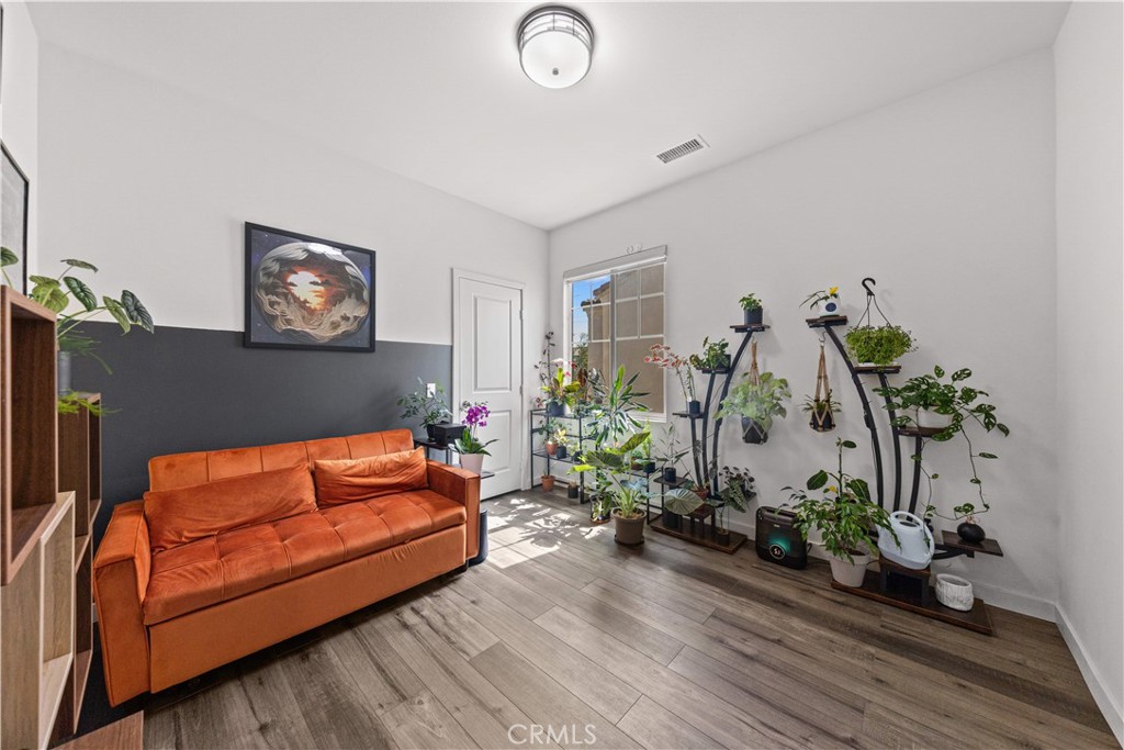 4838 S Monarch