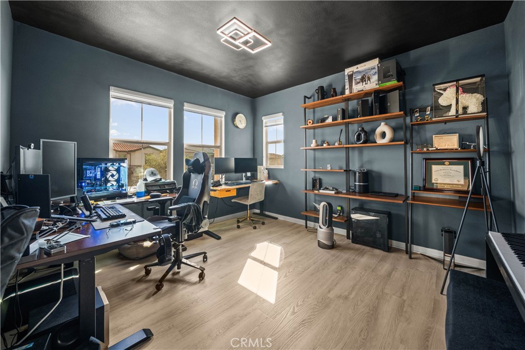 2531 E Violet