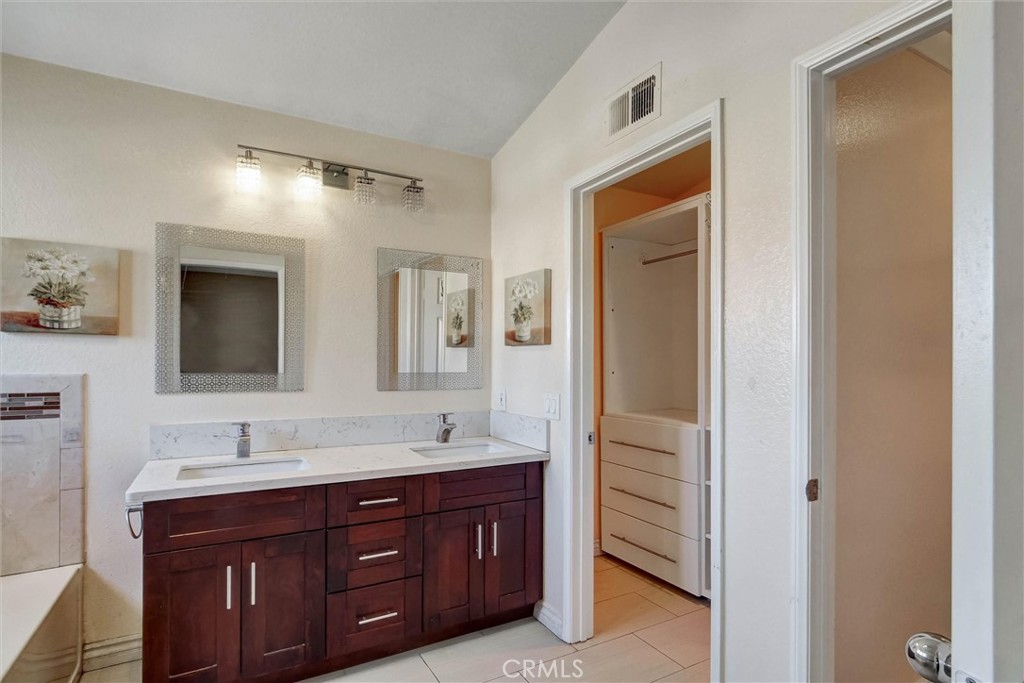 1532 Tradewinds