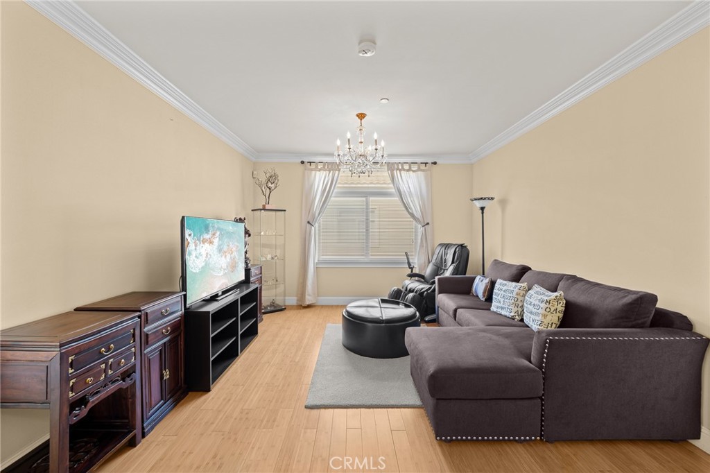 13798 Roswell Avenue B279