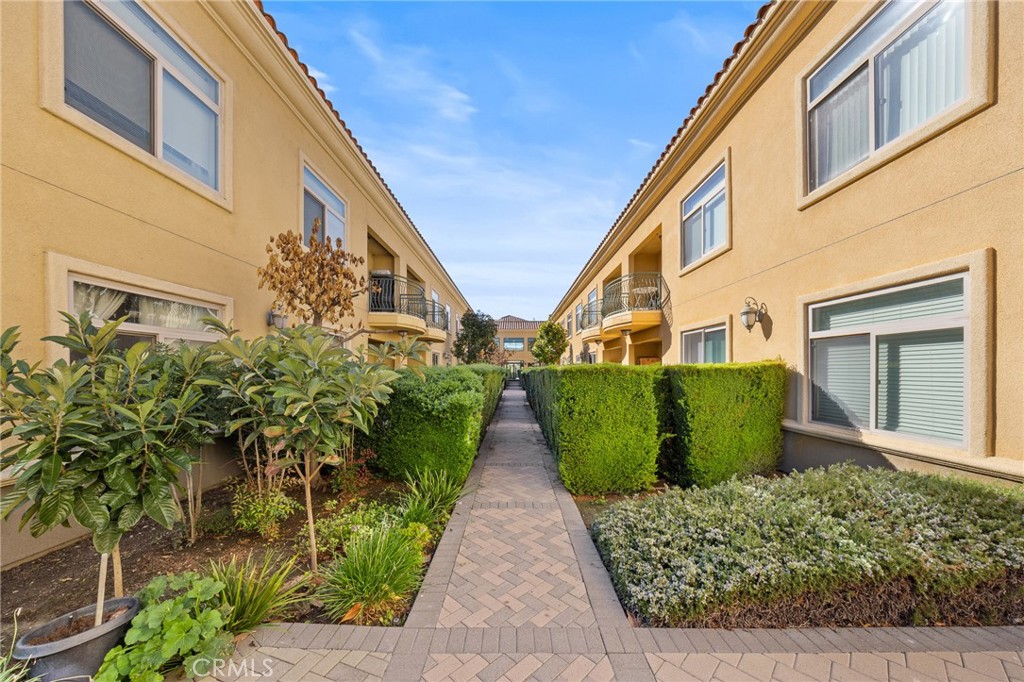 13798 Roswell Avenue B279