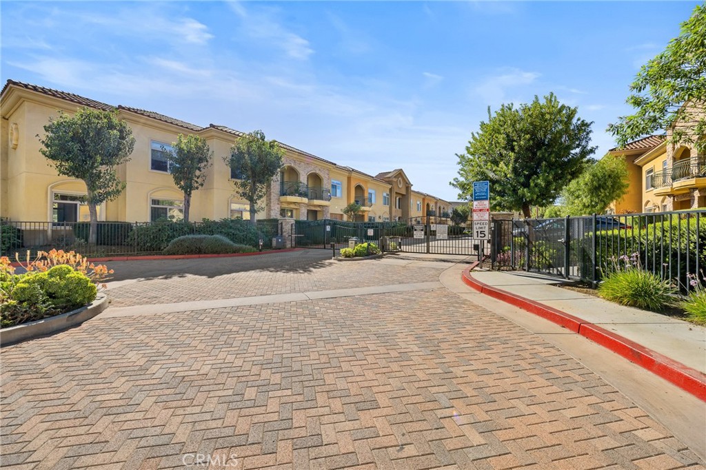 13798 Roswell Avenue B279