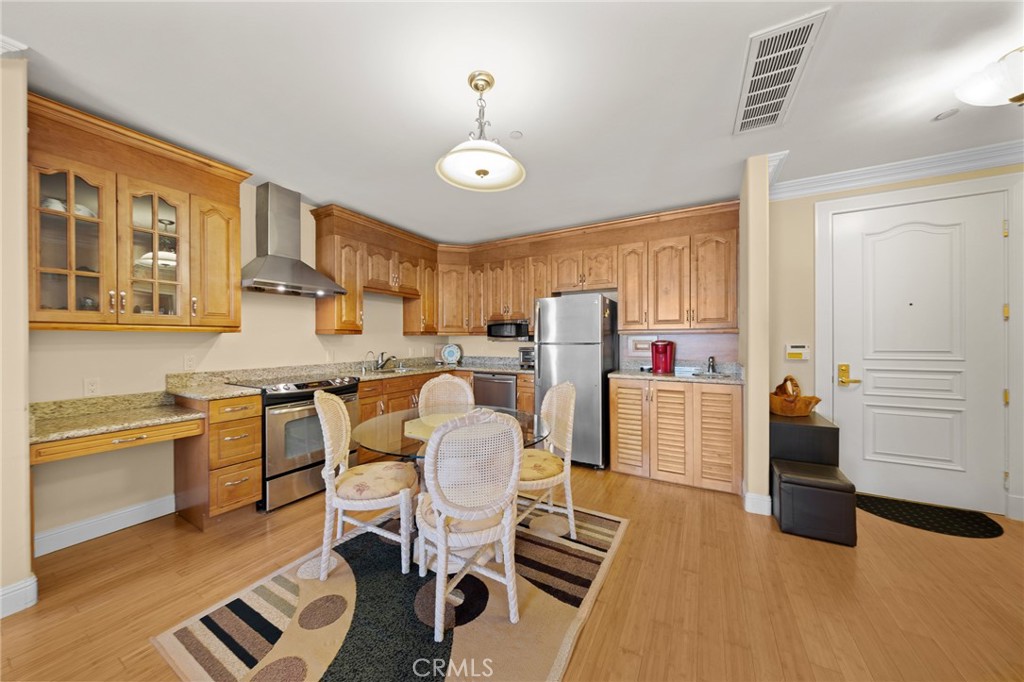 13798 Roswell Avenue B279