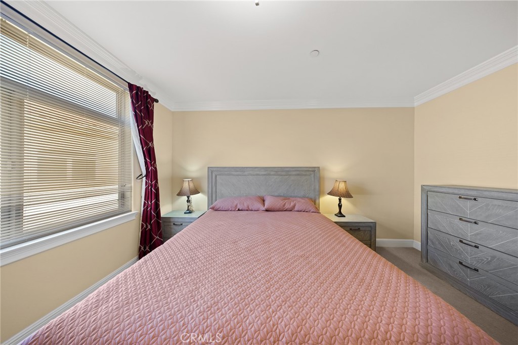 13798 Roswell Avenue B279