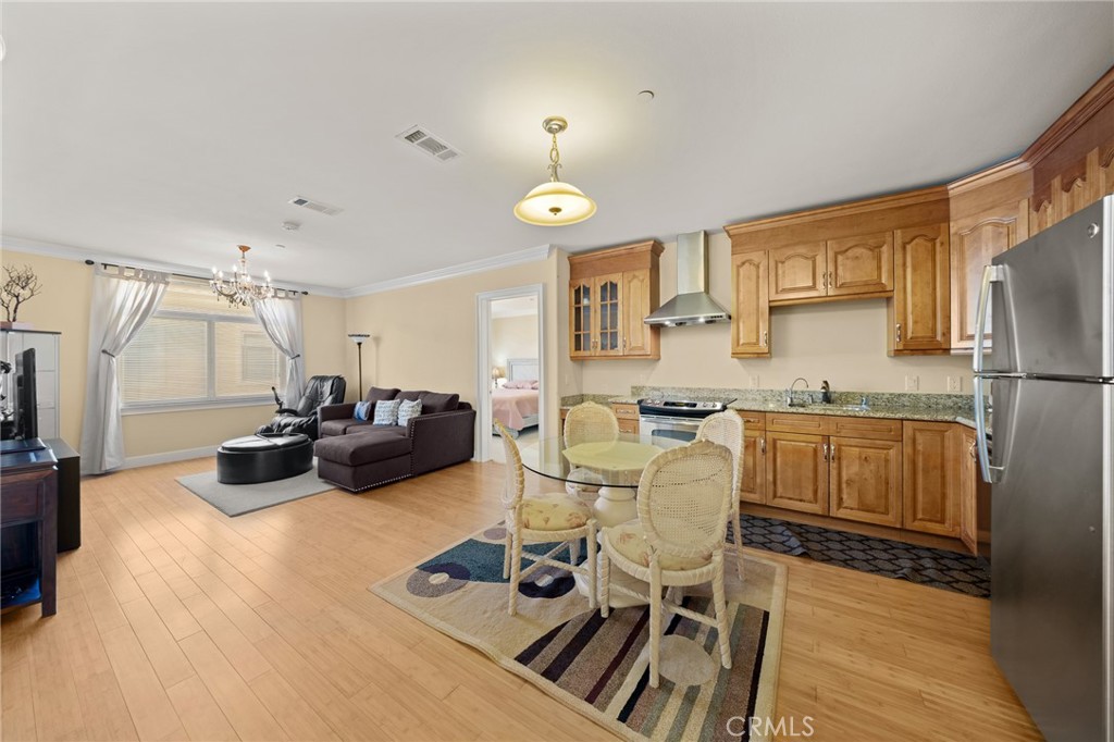 13798 Roswell Avenue B279