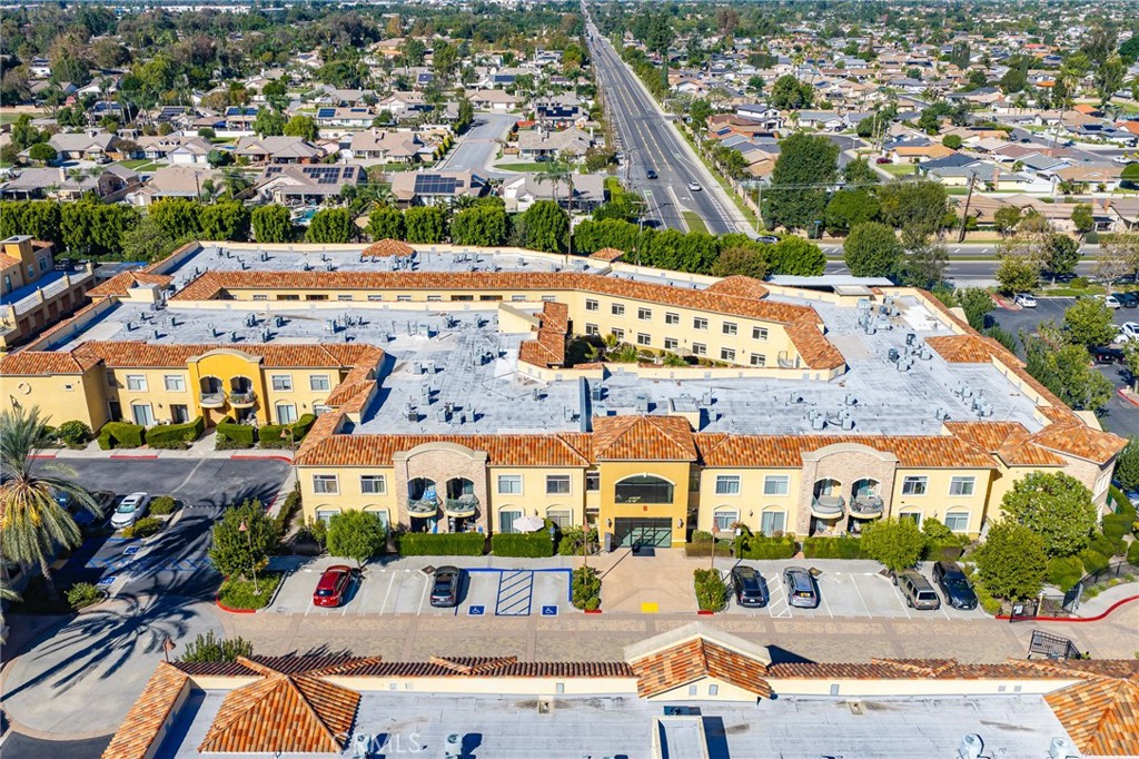 13798 Roswell Avenue B279