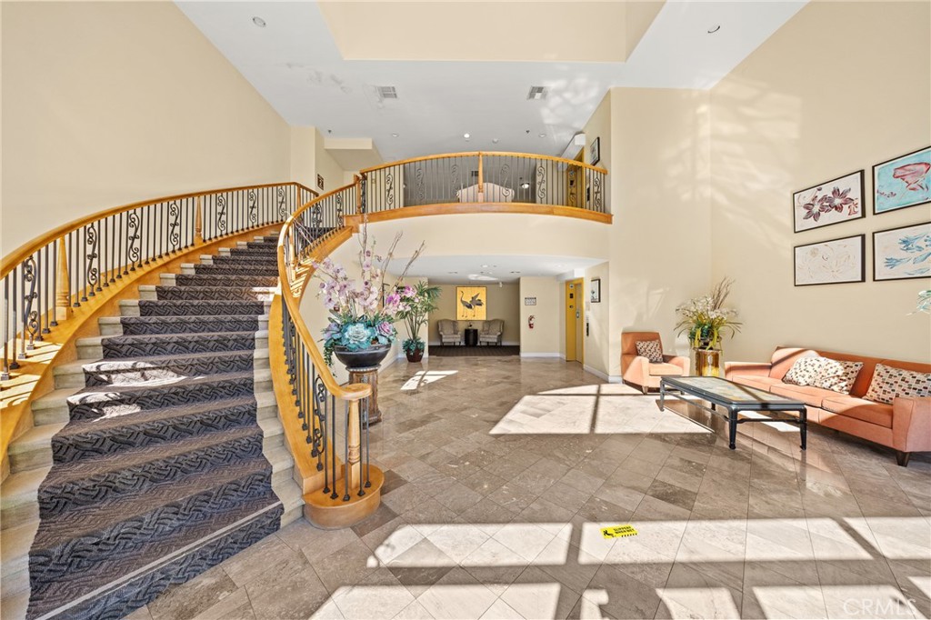 13798 Roswell Avenue B279