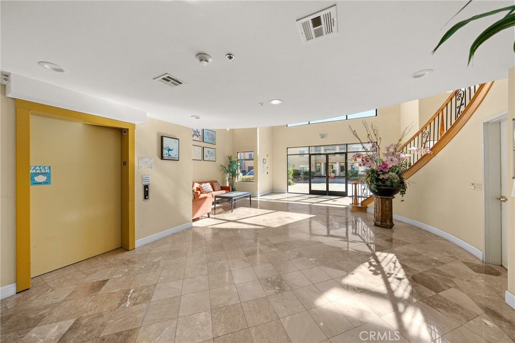 13798 Roswell Avenue B279