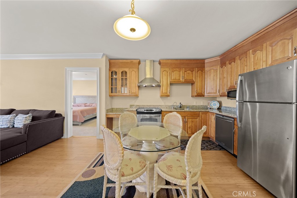 13798 Roswell Avenue B279