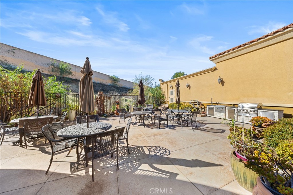 13798 Roswell Avenue B279