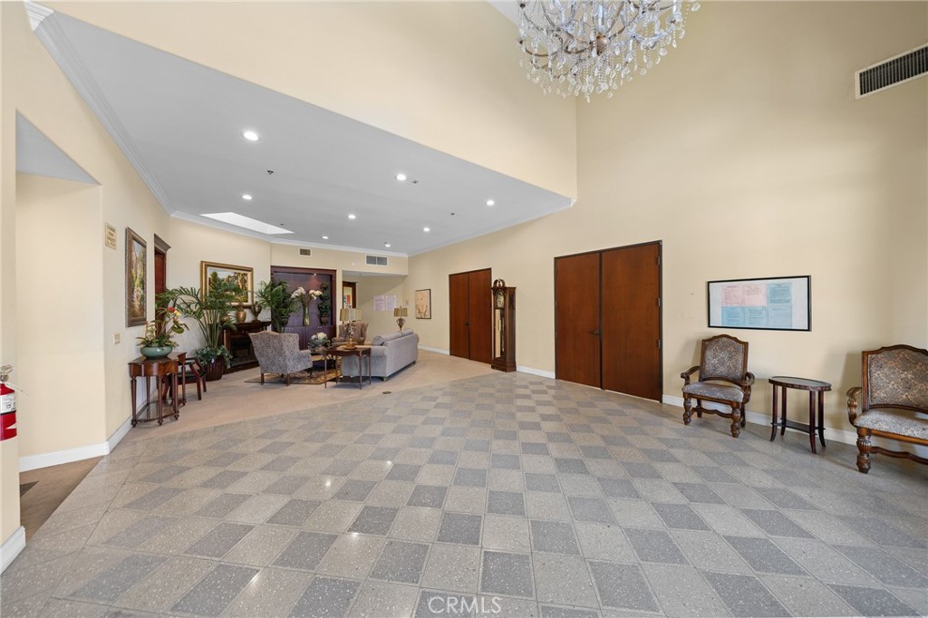 13798 Roswell Avenue B279