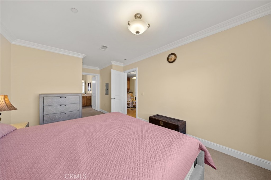 13798 Roswell Avenue B279