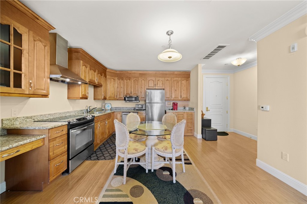 13798 Roswell Avenue B279