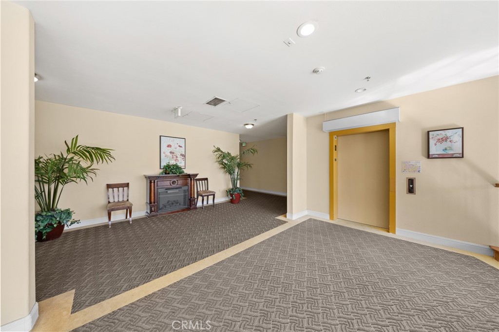 13798 Roswell Avenue B279